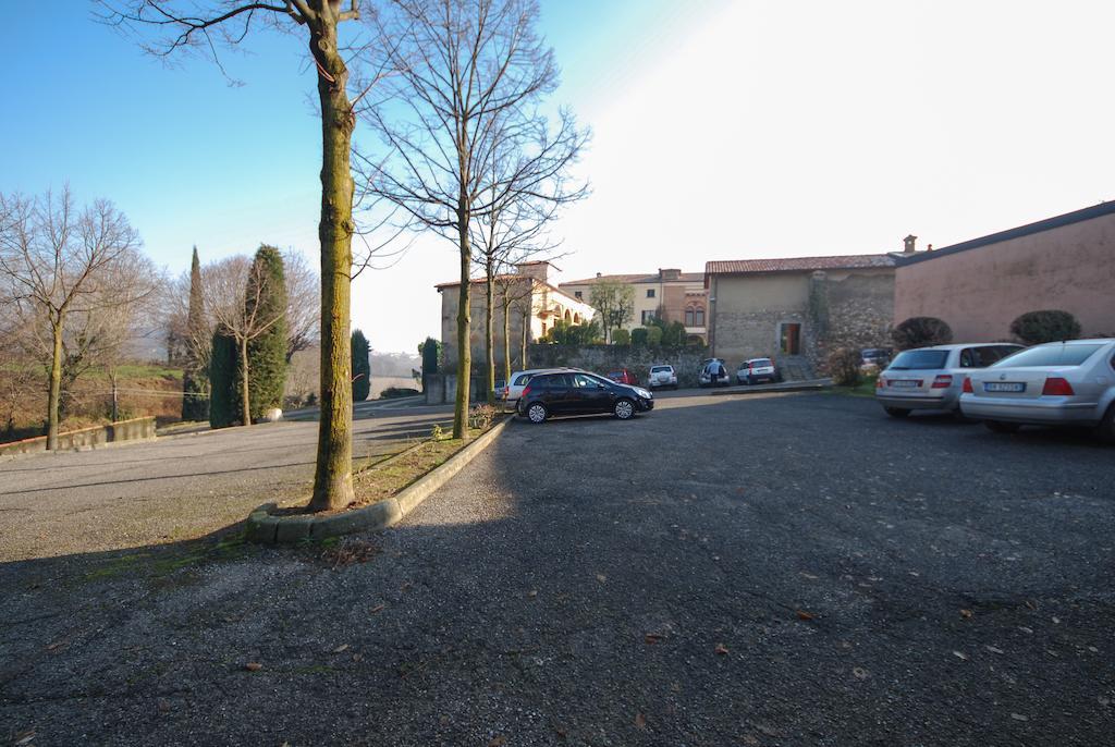 Villa Santa Maria Dell'Arco - Centro Oreb Cazzago San Martino Bagian luar foto