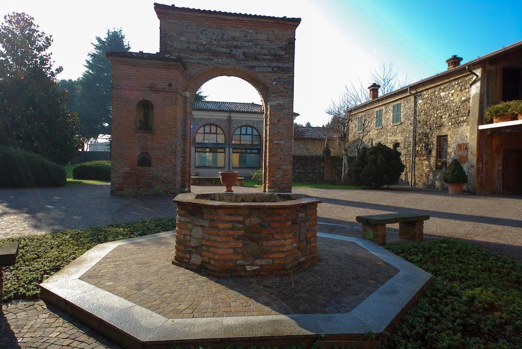 Villa Santa Maria Dell'Arco - Centro Oreb Cazzago San Martino Bagian luar foto