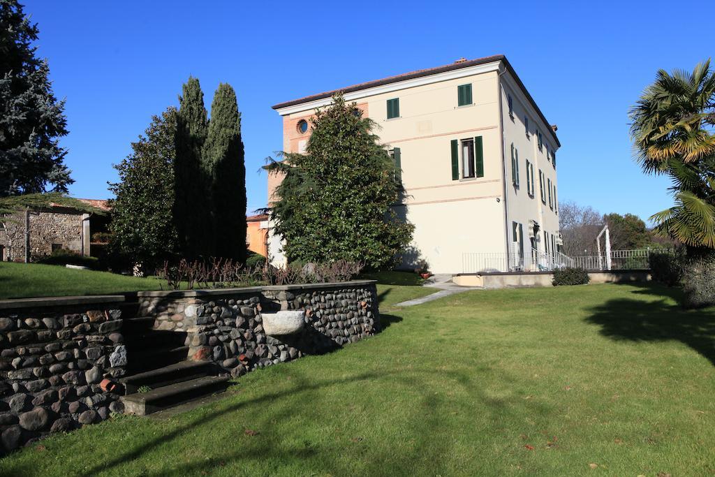 Villa Santa Maria Dell'Arco - Centro Oreb Cazzago San Martino Bagian luar foto
