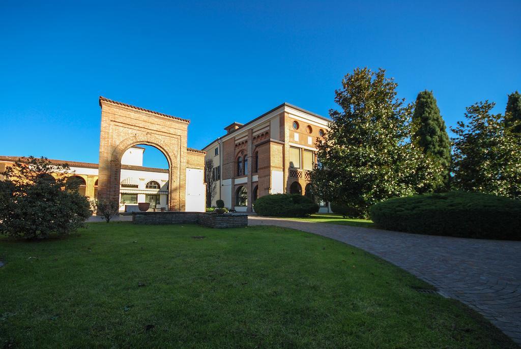 Villa Santa Maria Dell'Arco - Centro Oreb Cazzago San Martino Bagian luar foto